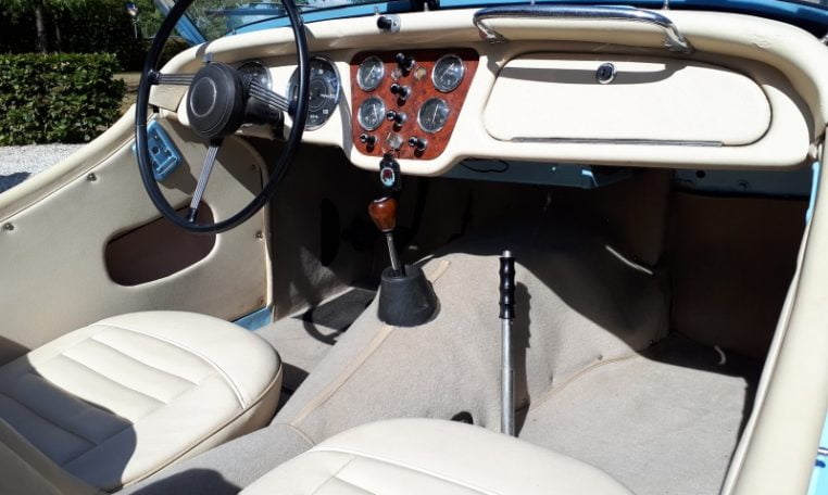 Triumph TR3A Lichtblauw Met Beige Leder