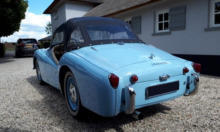 Triumph TR3A Lichtblauw Met Beige Leder
