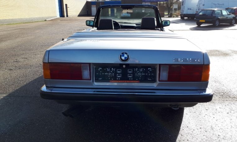 BMW 325i E30 1987 128000 Km Lachssilber Metallic Grijs Stof