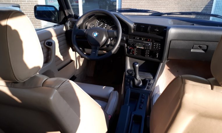 BMW 325i Touring E30 Diamantzwart Beige Leder 138000 Km