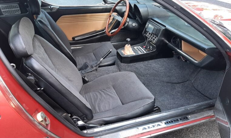 Alfa Romeo Montreal Rood Met Antraciet Stof 99000 Km 0