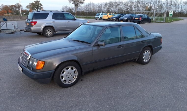 Mercedes 260 E W124 Limousine Grijs Met Grijs Stof 168000 Km 0
