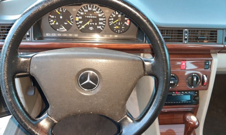 Mercedes 260 E W124 Limousine Grijs Met Grijs Stof 168000 Km 0