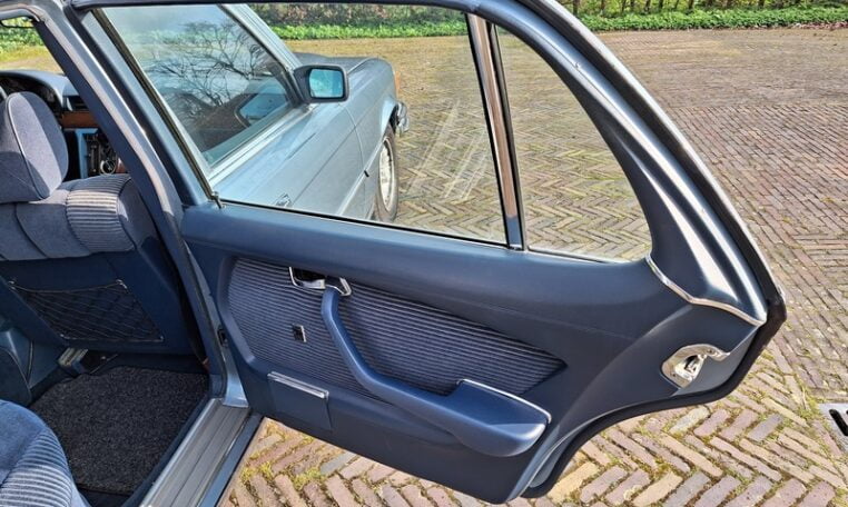 Mercedes 450 SEL 6,9 Blauw Met Blauw Velours 239000 Km 0