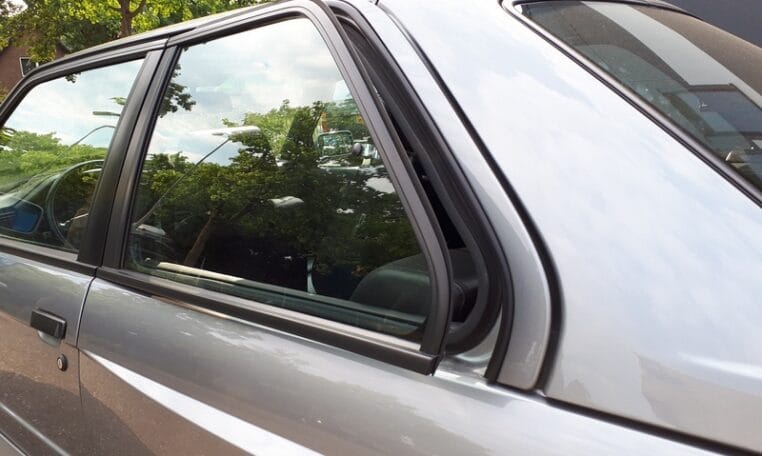 BMW M3 E30 Cecotto Zilvergrijs Met Zwart Leder 87000 Km 1