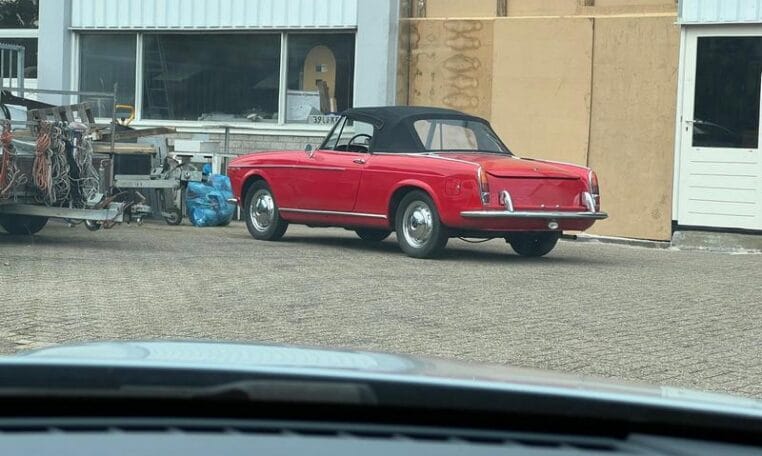Fiat 1200 Cabriolet Rood Met Zwart Leder 0