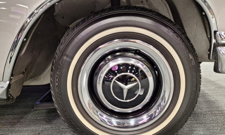 Mercedes Benz 250 SE Coupé W111 Zilvergrijs Met Donkergroen Leder 58000 Km 0