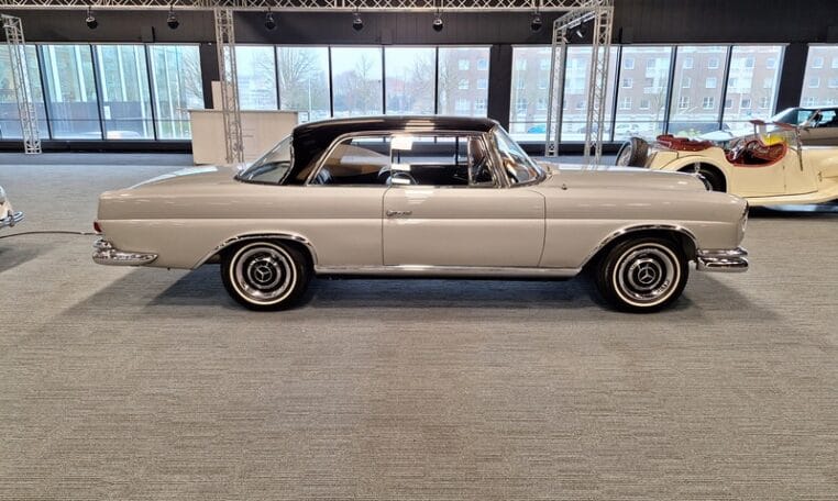 Mercedes Benz 250 SE Coupé W111 Zilvergrijs Met Donkergroen Leder 58000 Km 0