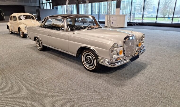 Mercedes Benz 250 SE Coupé W111 Zilvergrijs Met Donkergroen Leder 58000 Km 0