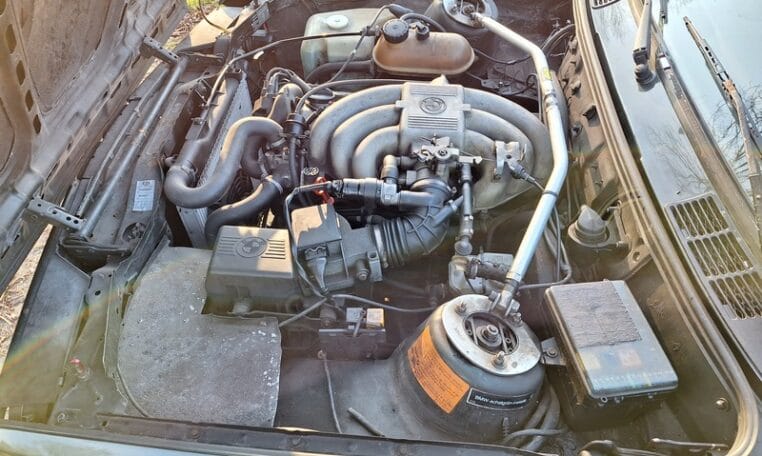 BMW 325i E30 Circuitauto Achatgroen 0