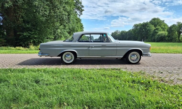 Mercedes Benz 220 SEb Coupé Beige Met Blauw Leder 0