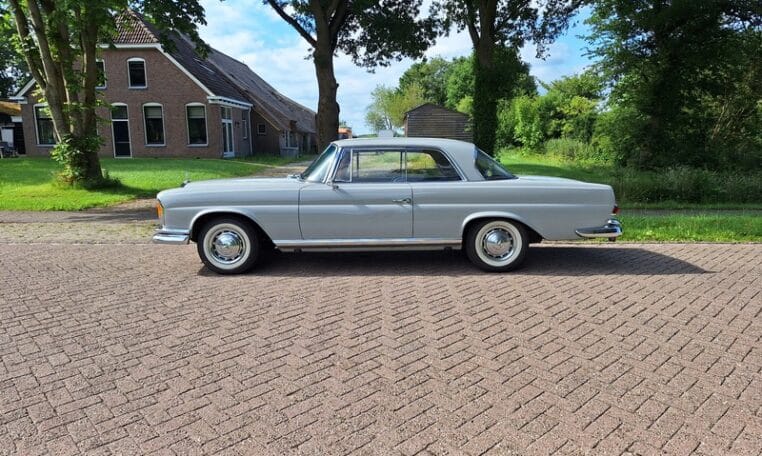 Mercedes Benz 220 SEb Coupé Beige Met Blauw Leder 0