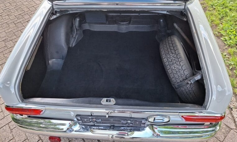 Mercedes Benz 220 SEb Coupé Beige Met Blauw Leder 0