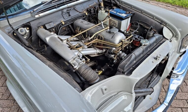 Mercedes Benz 220 SEb Coupé Beige Met Blauw Leder 0