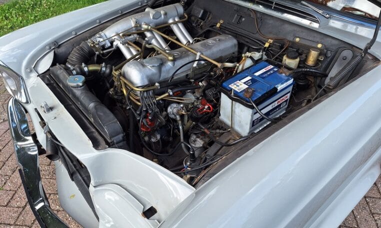 Mercedes Benz 220 SEb Coupé Beige Met Blauw Leder 0