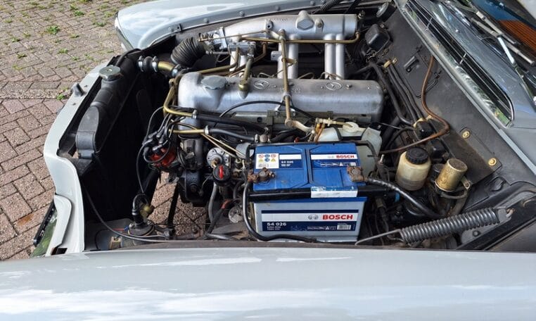 Mercedes Benz 220 SEb Coupé Beige Met Blauw Leder 0