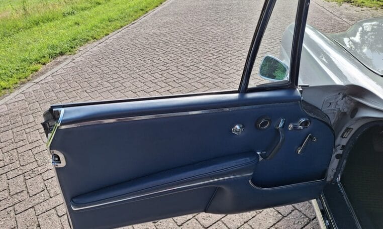 Mercedes Benz 220 SEb Coupé Beige Met Blauw Leder 0