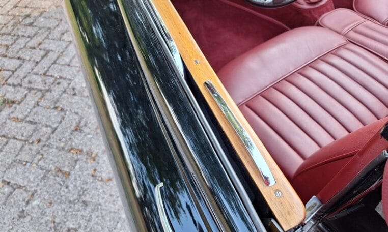 Jaguar XK120 DHC Zwart Met Rood Leder 0