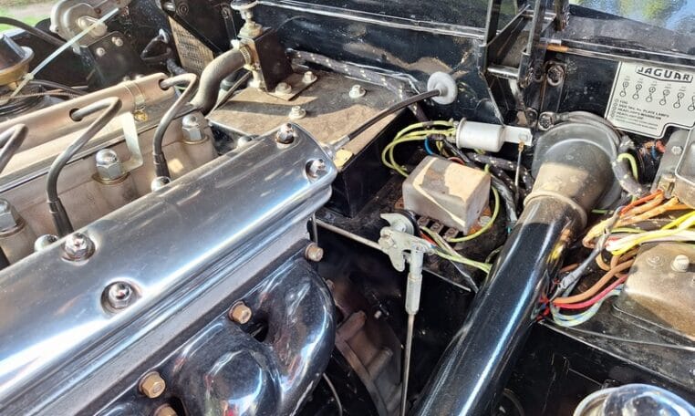 Jaguar XK120 DHC Zwart Met Rood Leder 0