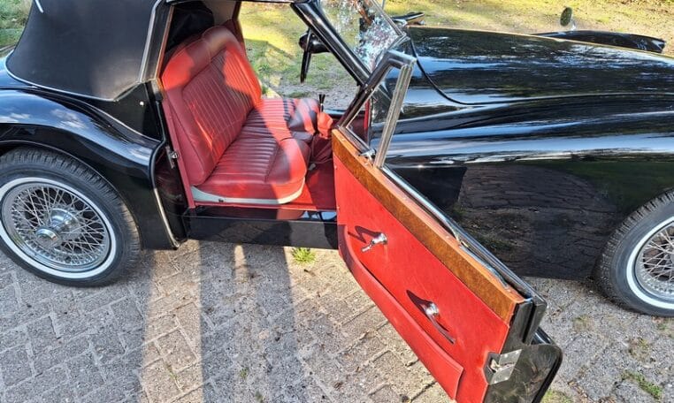 Jaguar XK120 DHC Zwart Met Rood Leder 1