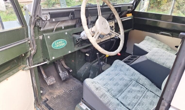 Land Rover Defender 88 Donkergroen Met Groen Stof 21000 Km 0