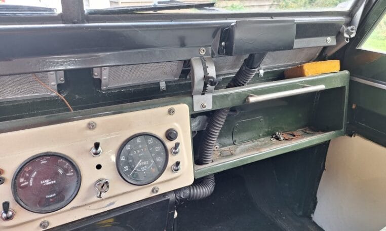 Land Rover Defender 88 Donkergroen Met Groen Stof 21000 Km 0