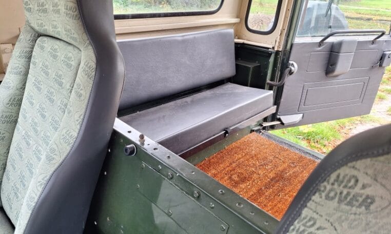 Land Rover Defender 88 Donkergroen Met Groen Stof 21000 Km 0