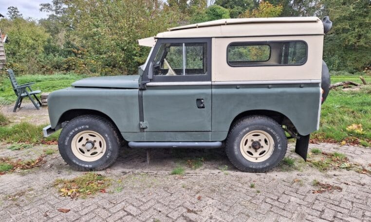 Land Rover Defender 88 Donkergroen Met Groen Stof 21000 Km 0
