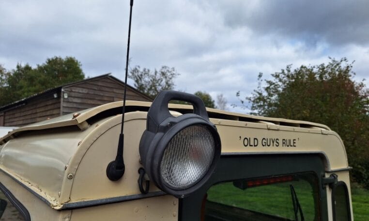 Land Rover Defender 88 Donkergroen Met Groen Stof 21000 Km 0