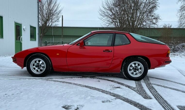 Porsche 924 Coupe Rood Met Zwart Stoffen Interieur 0