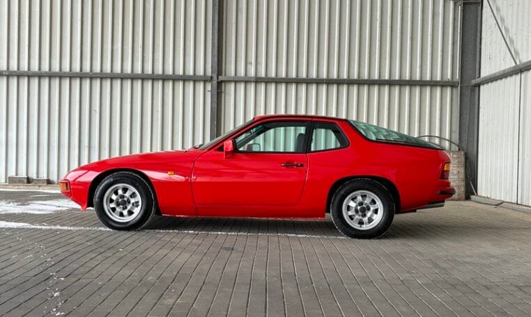 Porsche 924 Coupe Rood Met Zwart Stoffen Interieur 0