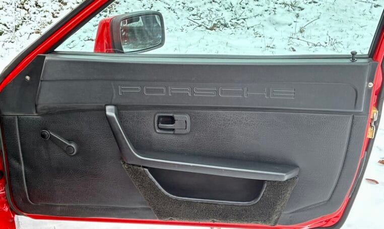 Porsche 924 Coupe Rood Met Zwart Stoffen Interieur 045 (
