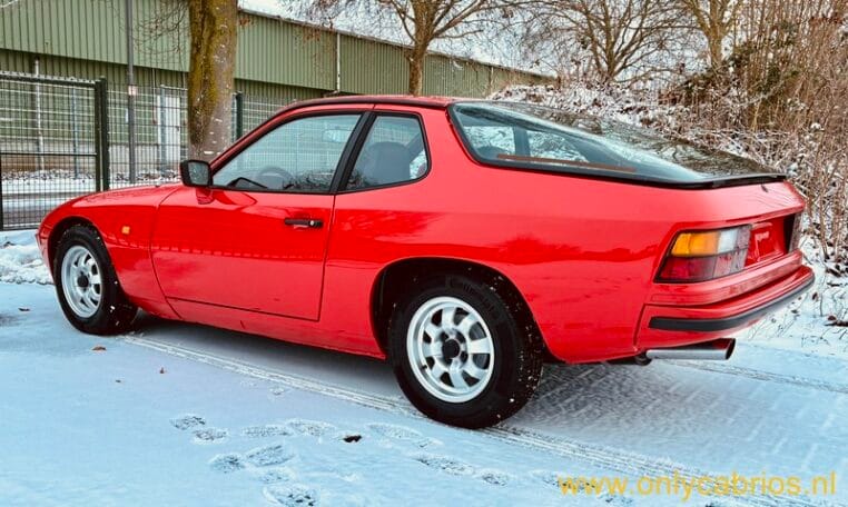 Porsche 924 Coupe Rood Met Zwart Stoffen Interieur 0