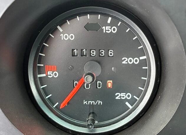 Porsche 924 Coupe Rood Met Zwart Stoffen Interieur 0