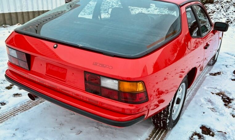 Porsche 924 Coupe Rood Met Zwart Stoffen Interieur 0