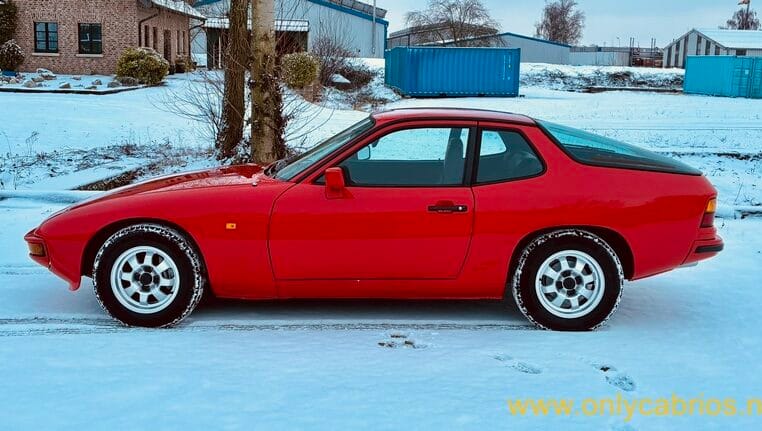 Porsche 924 Coupe Rood Met Zwart Stoffen Interieur 0