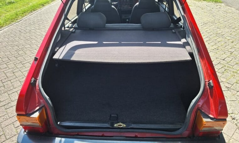 Saab 900 S 16V Rood Met Grijs Leder Interieur 94000 Km 0