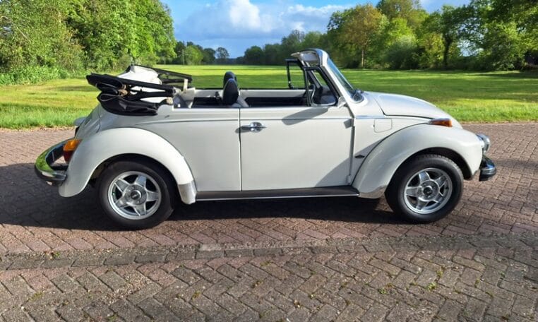 VW Kever 1303S Cabrio Wit Met Zwart Skai Interieur 0