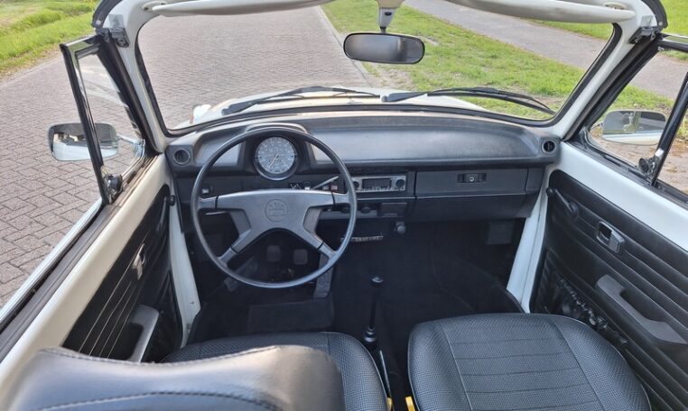 VW Kever 1303S Cabrio Wit Met Zwart Skai Interieur 0