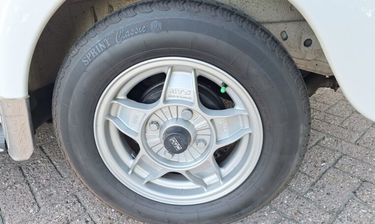 VW Kever 1303S Cabrio Wit Met Zwart Skai Interieur 0