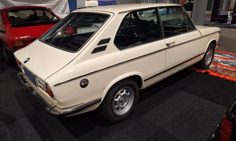 BMW 1802 Touring Wit 78000 Km Met Blauw Stof Interieur 0