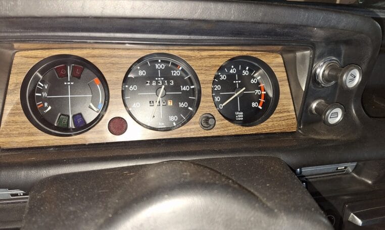 BMW 1802 Touring Wit 78000 Km Met Blauw Stof Interieur 0