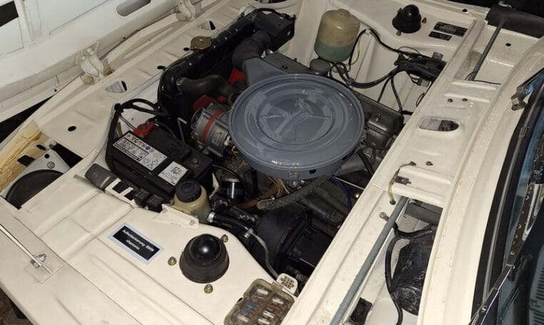 BMW 1802 Touring Wit 78000 Km Met Blauw Stof Interieur 0