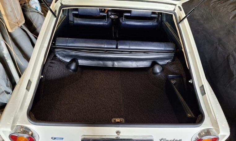 BMW 1802 Touring Wit 78000 Km Met Blauw Stof Interieur 0