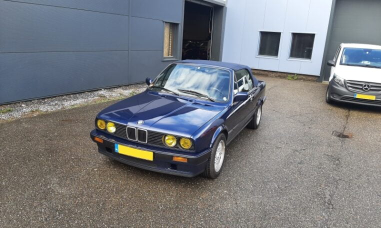 To's 1811001 BMW 320i Cabrio E30 Mauritiusblauw Zwart Leder 212000 Km 0
