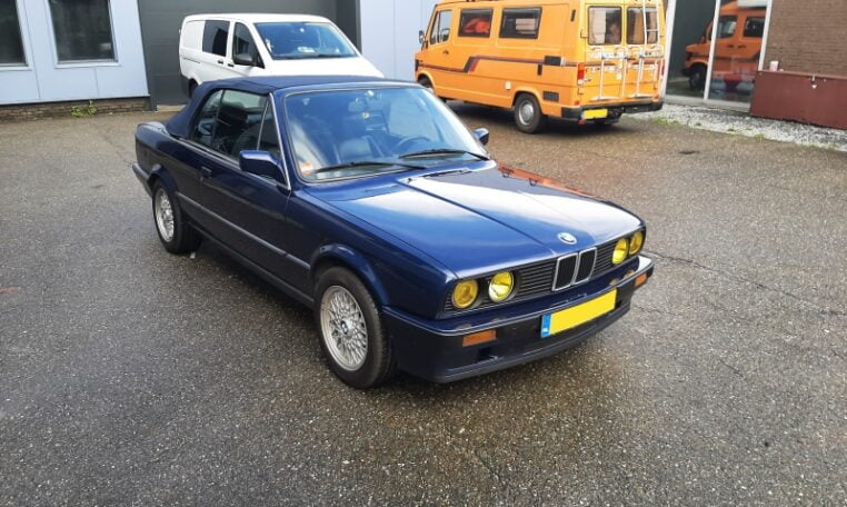 To's 1811001 BMW 320i Cabrio E30 Mauritiusblauw Zwart Leder 212000 Km 0
