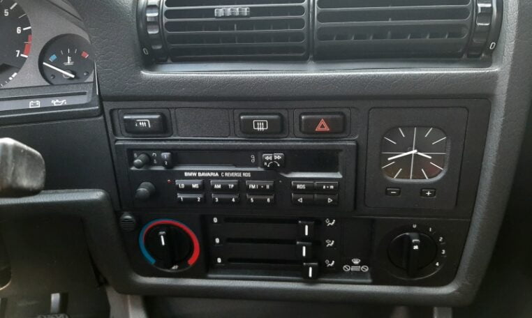 To's 1811001 BMW 320i Cabrio E30 Mauritiusblauw Zwart Leder 212000 Km 0