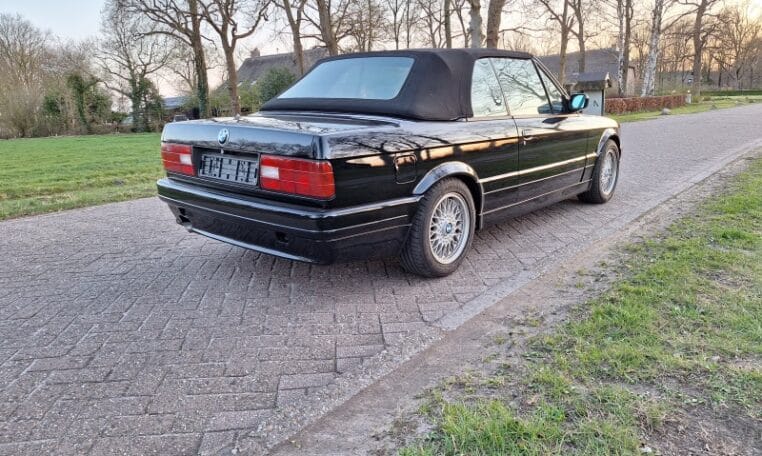 Oto's Voor BMW 325i Cabrio E30 M Tech II 114000 Km Lakzwart Met Zwart Leder 0