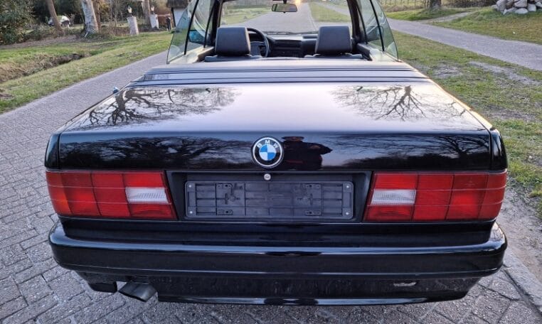 Oto's Voor BMW 325i Cabrio E30 M Tech II 114000 Km Lakzwart Met Zwart Leder 0
