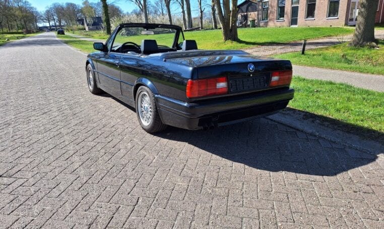 Oto's Voor BMW 325i Cabrio E30 M Tech II 114000 Km Lakzwart Met Zwart Leder 0
